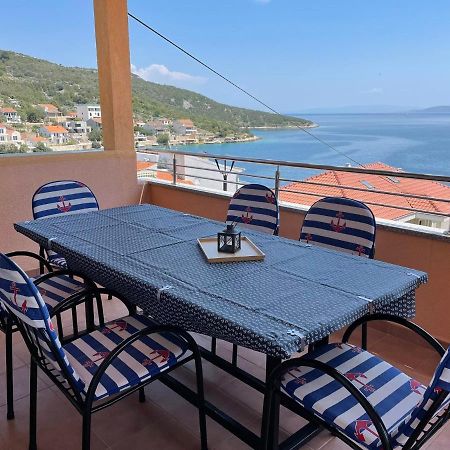 Apartman Emilija Vinišće Exterior foto