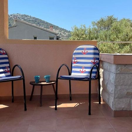 Apartman Emilija Vinišće Exterior foto