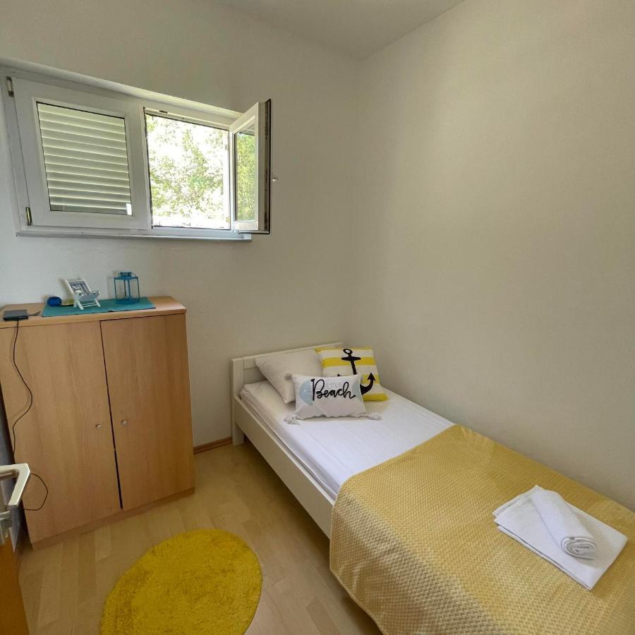 Apartman Emilija Vinišće Exterior foto