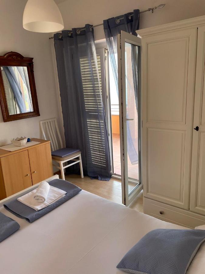 Apartman Emilija Vinišće Exterior foto