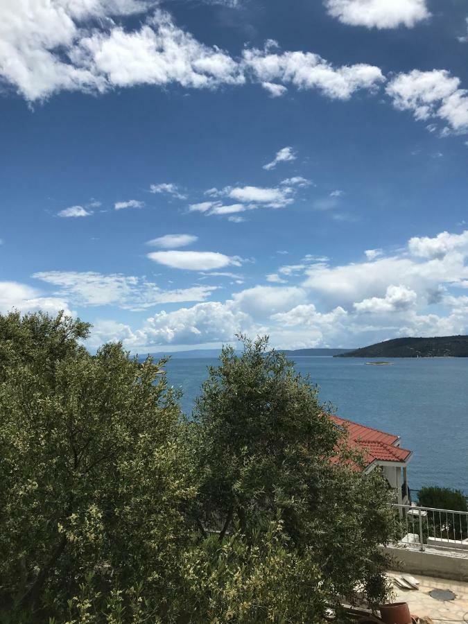 Apartman Emilija Vinišće Exterior foto
